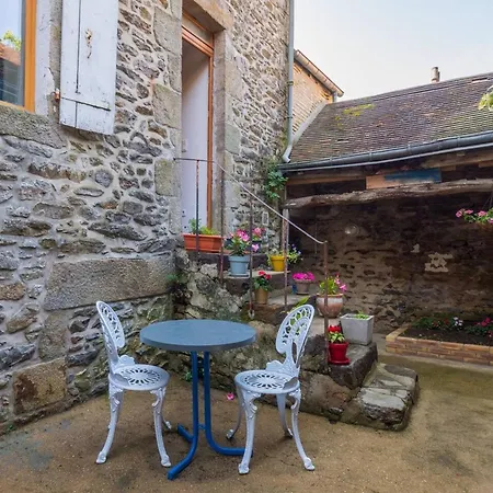 D'une Avec Terrasse Et Wifi A Sur Sarthe * Френе-сюр-Сарт