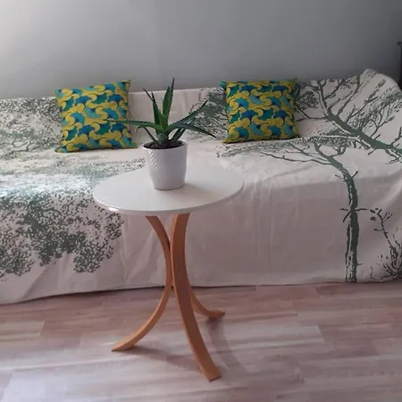 Апартаменты D'une Avec Terrasse Et Wifi A Sur Sarthe Френе-сюр-Сарт
